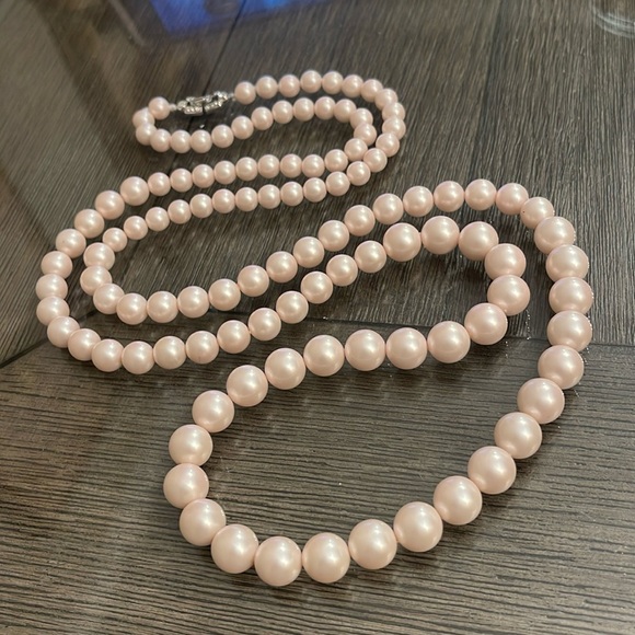 Vintage Pale Pink TRIFARI Single Strand of Pearls 45” - Picture 16 of 16
